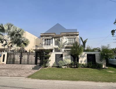 ڈی ایچ اے فیز 4 ڈیفنس (ڈی ایچ اے),لاہور میں 5 کمروں کا 1 کنال مکان 9.75 کروڑ میں برائے فروخت۔