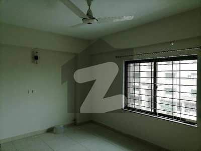 Flat For Grabs In 13 Marla Lahore