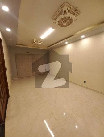 کلفٹن ۔ بلاک 3 کلفٹن,کراچی میں 3 کمروں کا 11 مرلہ فلیٹ 1.7 لاکھ میں کرایہ پر دستیاب ہے۔