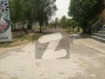 سادات کوآپریٹو ہاؤسنگ سوسائٹی (کالج ٹاؤن) لاہور میں 1 کنال رہائشی پلاٹ 1.33 کروڑ میں برائے فروخت۔