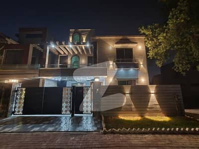 10 MARLA LIKE BRAND NEW RENOVATED HOSUE FOR SALE IN CHAMBELLI Block Bahria Town Lahore