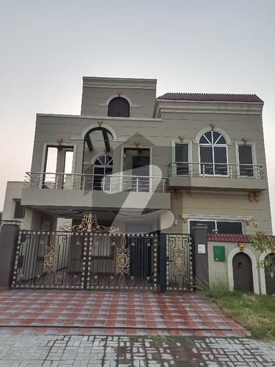 8 MARLA BRAND NEW HOUSE FOR SALE IN C BLOCK AT MAIN BULEWARD OF 60 FT PHASE 2 BAHRIA ORCHARD LAHORE