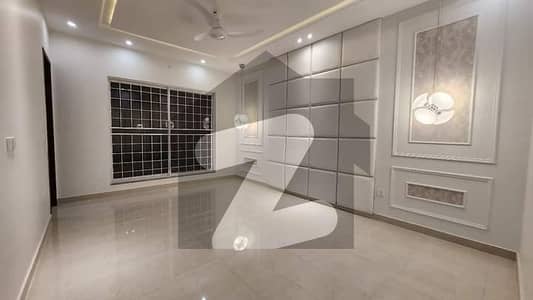 25 MARLA HOUSE IS AVAILABLE FOR RENT IN GULBERG