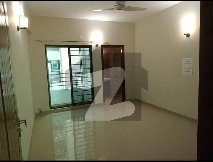 عسکری 10 - سیکٹر ایس عسکری 10,عسکری,لاہور میں 5 کمروں کا 17 مرلہ مکان 2.05 لاکھ میں کرایہ پر دستیاب ہے۔