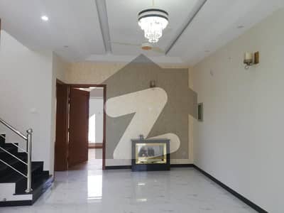 ڈی ایچ اے فیز 5 ڈیفنس (ڈی ایچ اے),لاہور میں 3 کمروں کا 5 مرلہ مکان 1.05 لاکھ میں کرایہ پر دستیاب ہے۔
