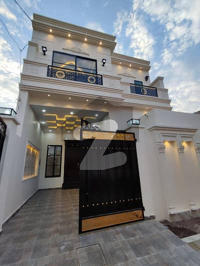 بوسان روڈ ملتان میں 4 کمروں کا 4 مرلہ مکان 1.2 کروڑ میں برائے فروخت۔