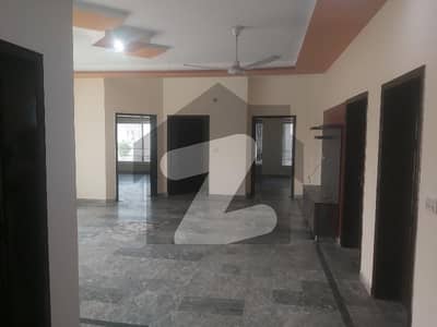 1 knal uper portion for Rent in Awt ph 2 , 5 bed 1 kitchen TV lounge drawing rom gas available lesco meter seprite cervnt rom very hot location