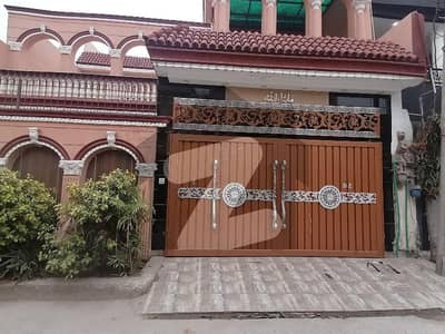 اعوان ٹاؤن لاہور میں 5 کمروں کا 10 مرلہ مکان 2.95 کروڑ میں برائے فروخت۔