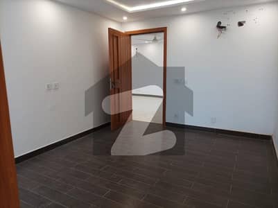 12 Marla HOUSE IS AVAILABLE FOR RENT IN GULBERG