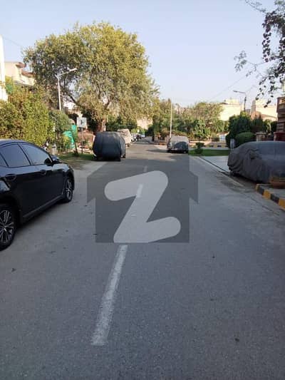 اقبال ایونیو فیز 3 اقبال ایوینیو,لاہور میں 10 مرلہ رہائشی پلاٹ 1.55 کروڑ میں برائے فروخت۔