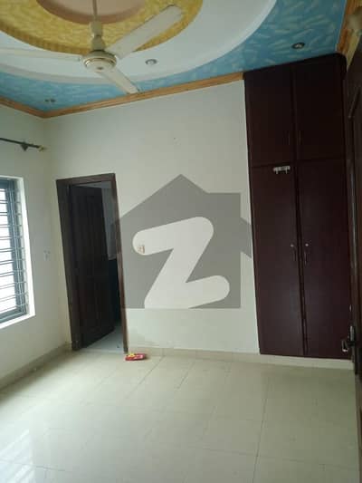10 Marla 3 Bed DD Tv L Kitchen Attached Baths Neat And Clean Ground Portion For Rent In Gulraiz