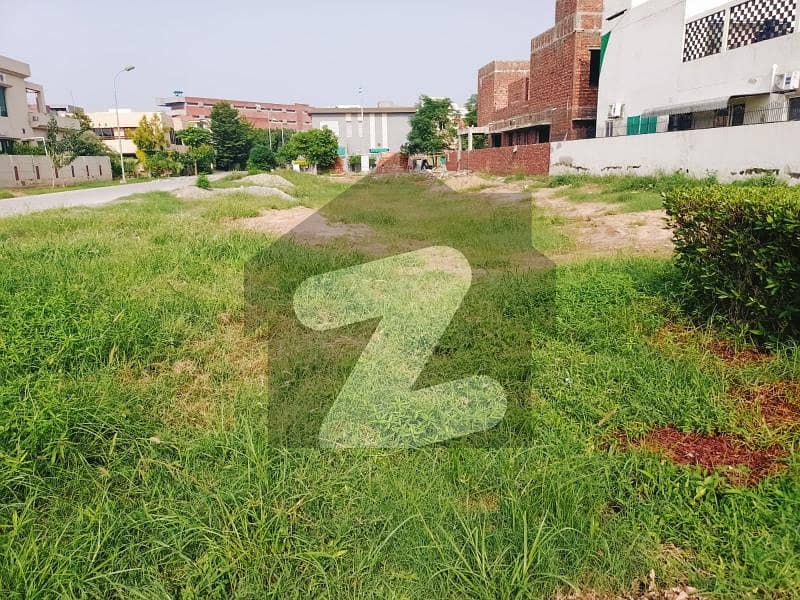 CORNER HOT LOCATION 21.5 MARLA PLOT FOR SALE CORNER HOT LOCATION 21.5 MARLA PLOT FOR SALE