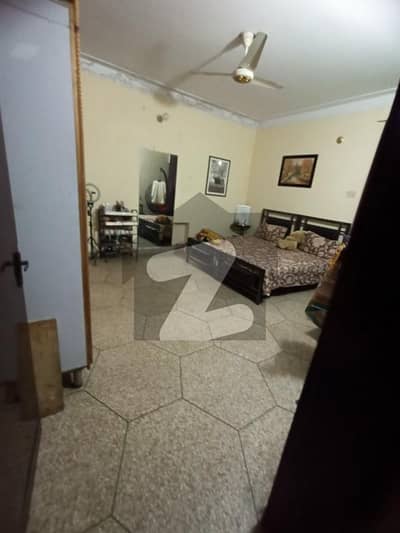 علامہ اقبال ٹاؤن لاہور میں 2 کمروں کا 10 مرلہ بالائی پورشن 42.0 ہزار میں کرایہ پر دستیاب ہے۔