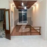وینس ہاؤسنگ سکیم لاہور میں 5 کمروں کا 6 مرلہ مکان 2.4 کروڑ میں برائے فروخت۔