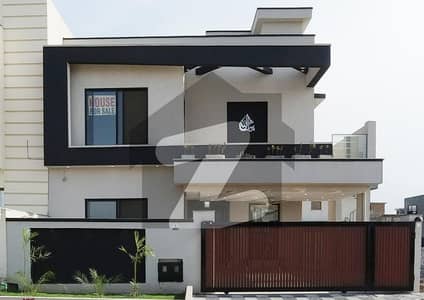 Aesthetic House Of 2250 Square Feet For sale Is Available