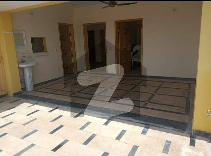 شاہ جمال لاہور میں 5 کمروں کا 1 کنال مکان 2.1 لاکھ میں کرایہ پر دستیاب ہے۔