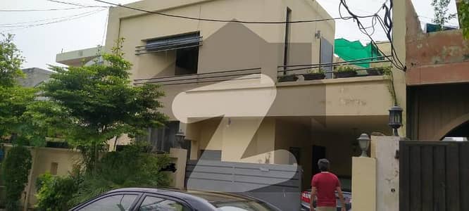 10 MARLA LIKE BRAND NEW HOUSE AVAILABLE FOR RENT IN DHA PHASE 1 P BLOCk