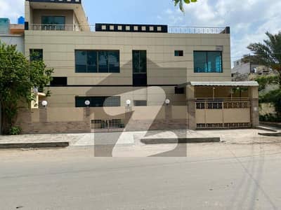 08 Marla Commercial House in Gulberg 3 for sale