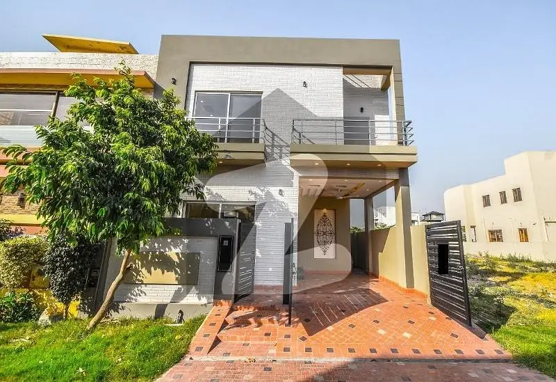 5 MARLA BRAND NEW MODERN DESIGN BUNGALOW AVAILABLE FOR SALE IN DHA 9 TOWN