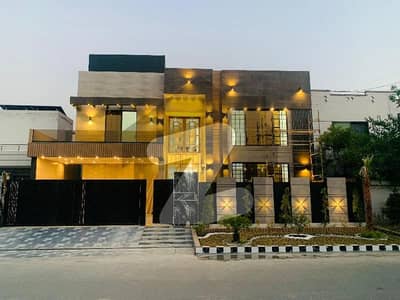 این ایف سی 1 لاہور میں 6 کمروں کا 1 کنال مکان 6.5 کروڑ میں برائے فروخت۔