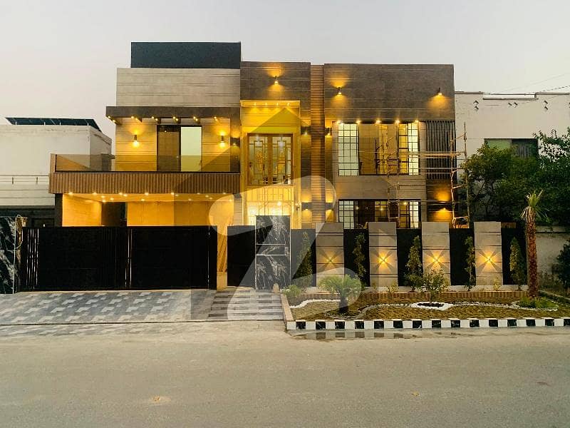 ویلینشیاء ہاؤسنگ سوسائٹی لاہور میں 6 کمروں کا 1 کنال مکان 6.5 کروڑ میں برائے فروخت۔