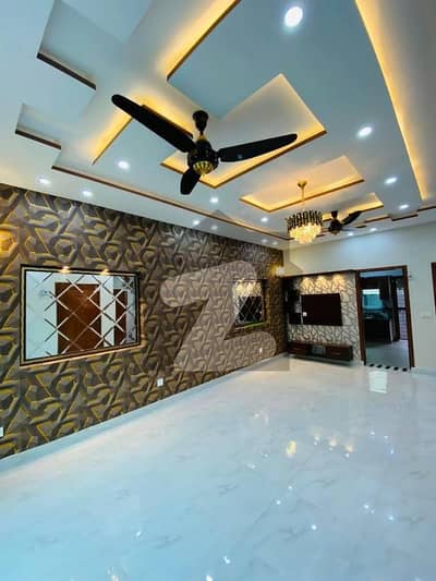 بحریہ ٹاؤن سیکٹرڈی بحریہ ٹاؤن,لاہور میں 3 کمروں کا 5 مرلہ مکان 2.25 کروڑ میں برائے فروخت۔