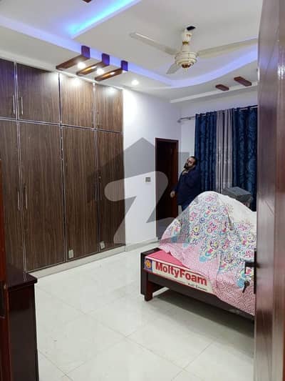 الحمرا ٹاؤن لاہور میں 3 کمروں کا 10 مرلہ بالائی پورشن 60.0 ہزار میں کرایہ پر دستیاب ہے۔