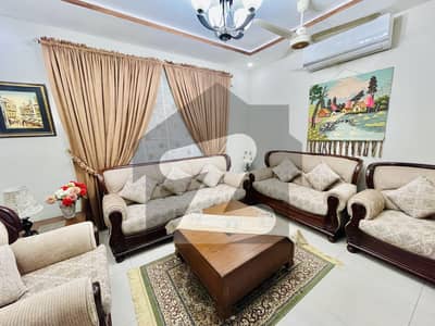 ڈی ایچ اے ڈیفینس فیز 2 ڈی ایچ اے ڈیفینس,اسلام آباد میں 5 کمروں کا 12 مرلہ مکان 7.25 کروڑ میں برائے فروخت۔