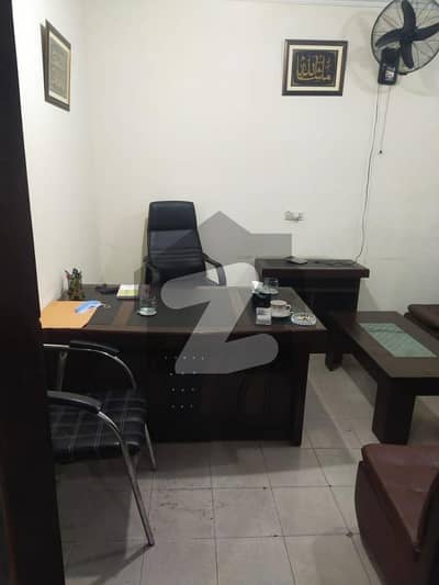 525 Square Feet Commercial Office For Rent On Main Boulevard Gulberg 3 Lahore