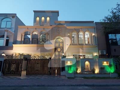 بحریہ ٹاؤن سیکٹر سی بحریہ ٹاؤن,لاہور میں 5 کمروں کا 10 مرلہ مکان 5.8 کروڑ میں برائے فروخت۔