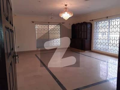 16 Marla 3RD Portion 3 Bedrooms With 4 BATHROOMS Begle Pani All Facilities Available