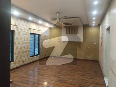 ڈی ایچ اے فیز 7 ڈی ایچ اے ڈیفینس,کراچی میں 6 کمروں کا 1 کنال مکان 3.7 لاکھ میں کرایہ پر دستیاب ہے۔