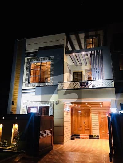 5 Marla Like Brand New House Available For Sale In Bahria Town Lahore.