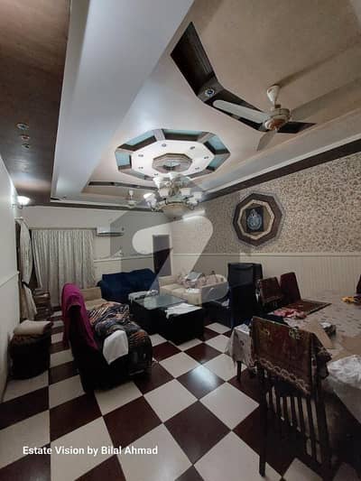 خیابان کالونی 2 فیصل آباد میں 4 کمروں کا 16 مرلہ مکان 3.0 کروڑ میں برائے فروخت۔