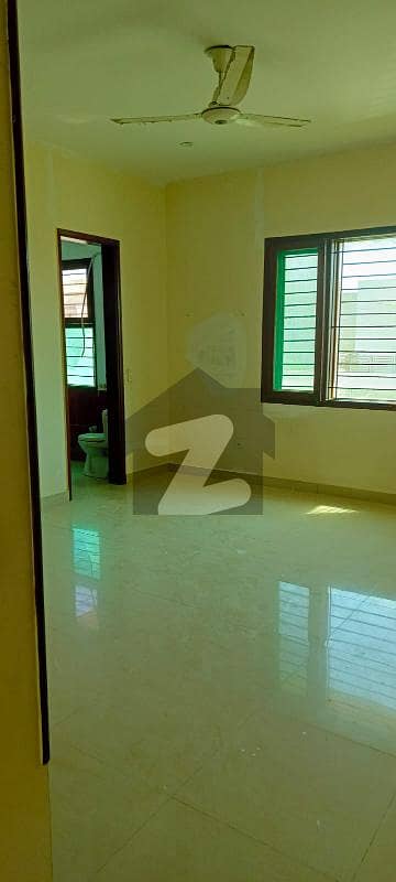 ڈی ایچ اے فیز 8 ڈی ایچ اے ڈیفینس,کراچی میں 3 کمروں کا 1 کنال بالائی پورشن 1.8 لاکھ میں کرایہ پر دستیاب ہے۔