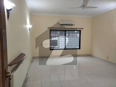 A DECENT HOUSE 500 SQ YARDS/ MARGLA FACING/ F-7/2 IS AVAILABLE FOR SALE