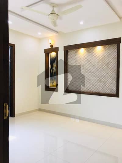 10 Marla Lower Portion For Rent In 
Dream Gardens
 Lahore.