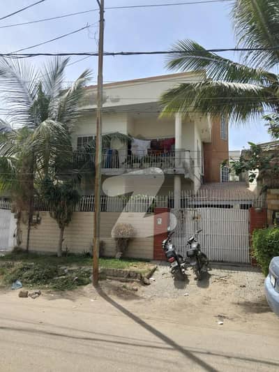 صفورا گوٹھ گلستانِ جوہر,کراچی میں 6 کمروں کا 9 مرلہ مکان 4.25 کروڑ میں برائے فروخت۔