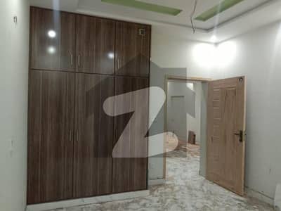 جوہر ٹاؤن فیز 2 - بلاک آر1 جوہر ٹاؤن فیز 2,جوہر ٹاؤن,لاہور میں 4 کمروں کا 3 مرلہ مکان 85.0 ہزار میں کرایہ پر دستیاب ہے۔