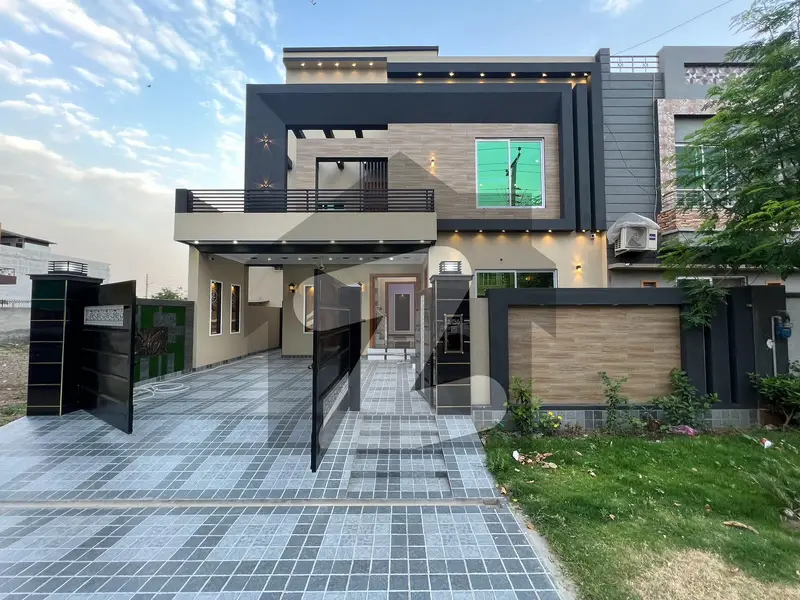 10Marla brand new House in modern look available for sale on 50 feet road