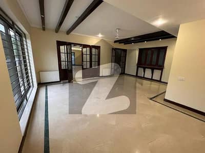 ایف ۔ 8 اسلام آباد میں 7 کمروں کا 1 کنال مکان 8.7 لاکھ میں کرایہ پر دستیاب ہے۔