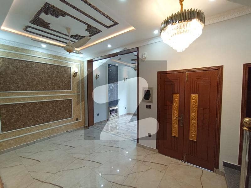 بحریہ ایجوکیشن اینڈ میڈیکل سٹی لاہور میں 2 کمروں کا 5 مرلہ فلیٹ 33.0 لاکھ میں برائے فروخت۔