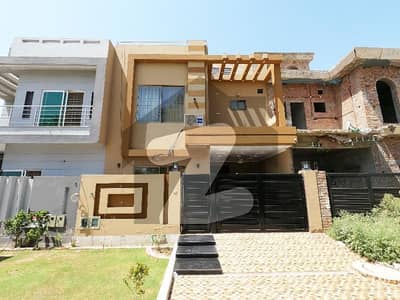 Spacious Facing Park House Is Available In Khayaban-e-Amin - Block N For sale