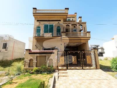 House Spread Over 5 Marla In Khayaban-e-Amin - Block L Available