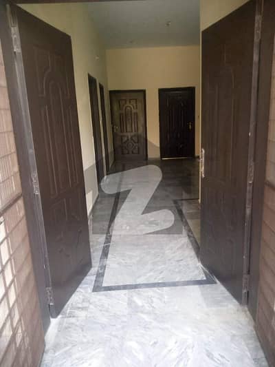 عامر ٹاؤن ہربنس پورہ,لاہور میں 3 کمروں کا 10 مرلہ بالائی پورشن 50.0 ہزار میں کرایہ پر دستیاب ہے۔