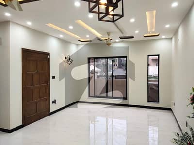 10 Marla Luxurious Upper Portion For Rent In Media Town