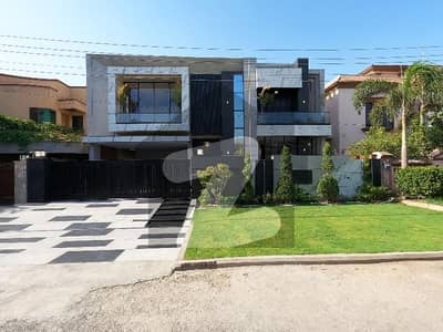 Near to Park House Of 1 Kanal Available For sale In Valencia - Block E