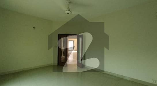 عسکری 10 عسکری,لاہور میں 5 کمروں کا 1 کنال مکان 8.96 کروڑ میں برائے فروخت۔