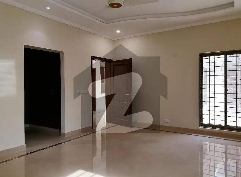 1 Kanal House For sale In The Perfect Location Of Askari 11