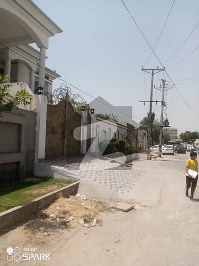 Canal Road Society Near Beacon House School Faisalabad 20 Marla Double Storey House For Rent